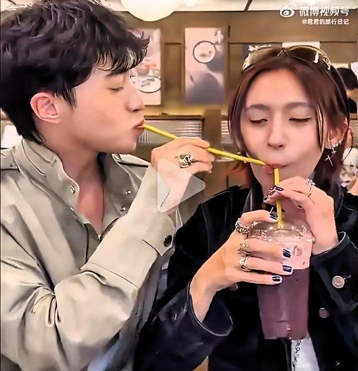 媒体拿手指着人家孩子骂的时候，我真没想到，伊能静敢直接把桌子掀了。

我跟你说，