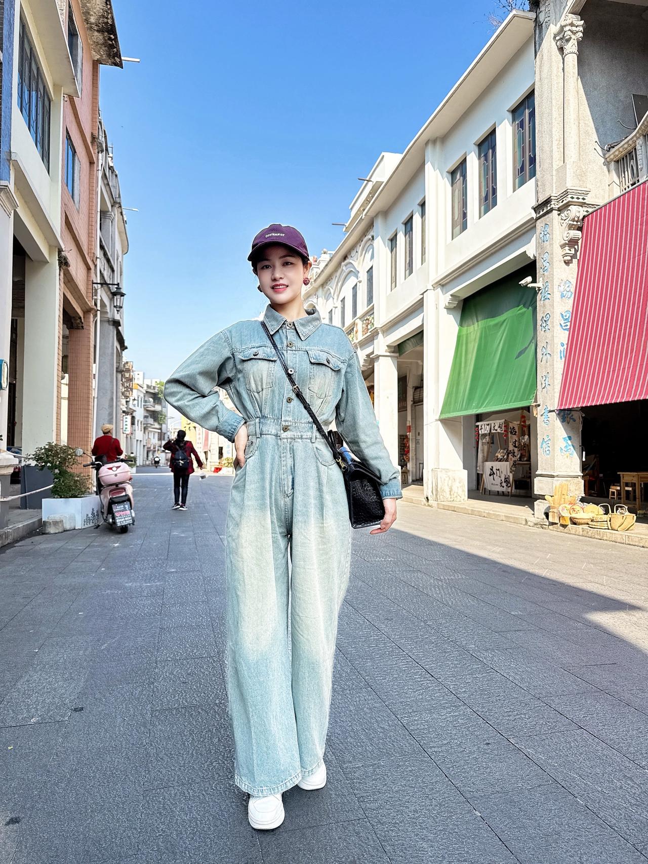 今天是周末，细想已是月末，再想已到了岁末。这一年，懂得了：烦恼时时有，不捡自然无