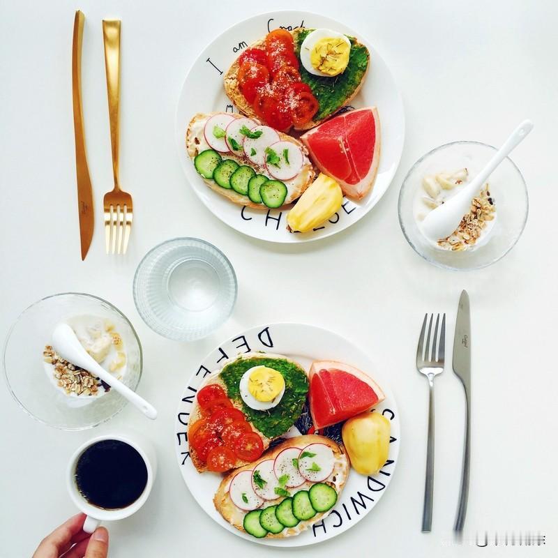 都2024了，还有人纠结不吃早餐好还是不吃晚餐好？听劝，都不好！
不吃早餐，营养