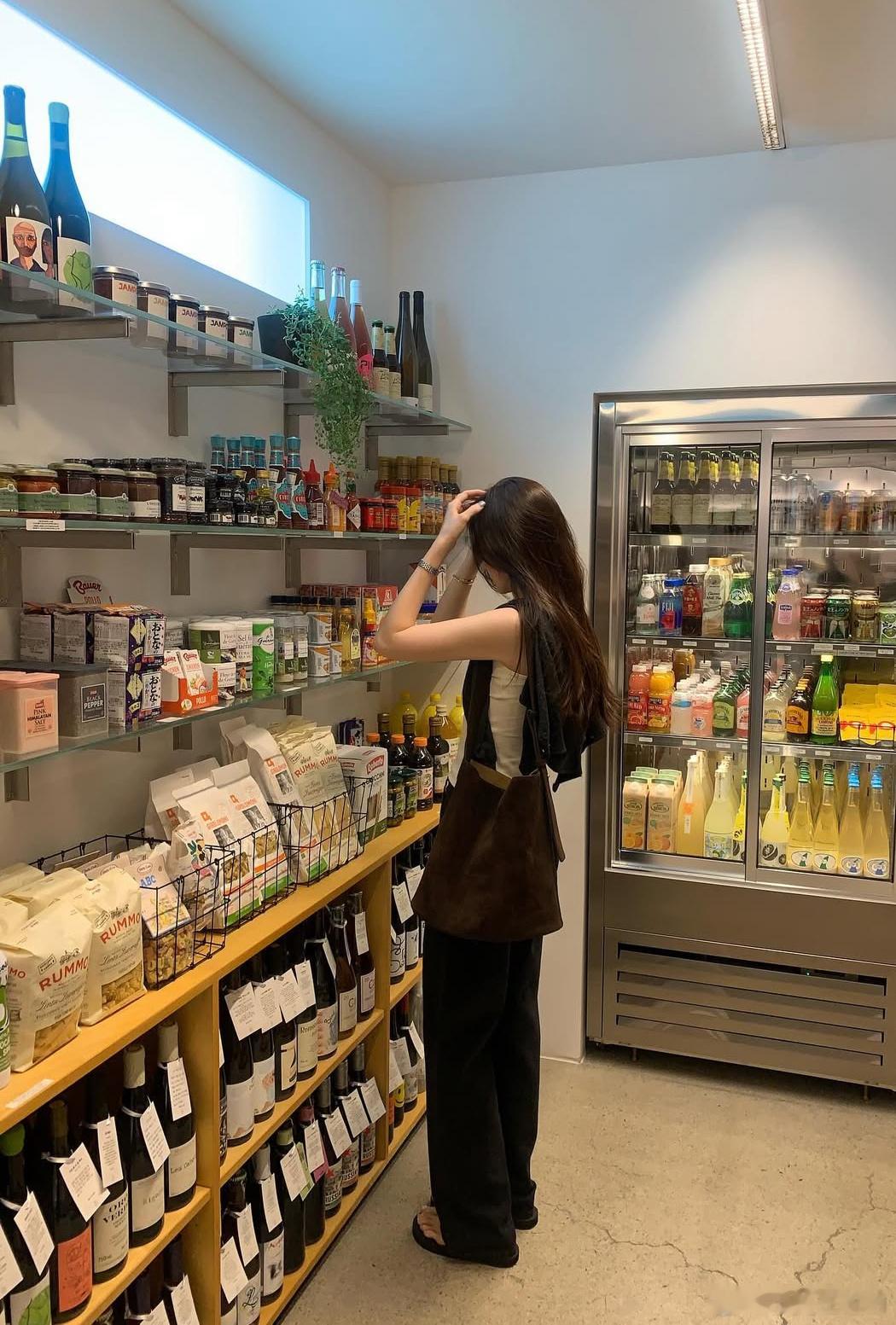 感觉我这代人已经逐渐到了一个皮筋撑太久终于要撑不住的时候了。想想我这代人，其实很