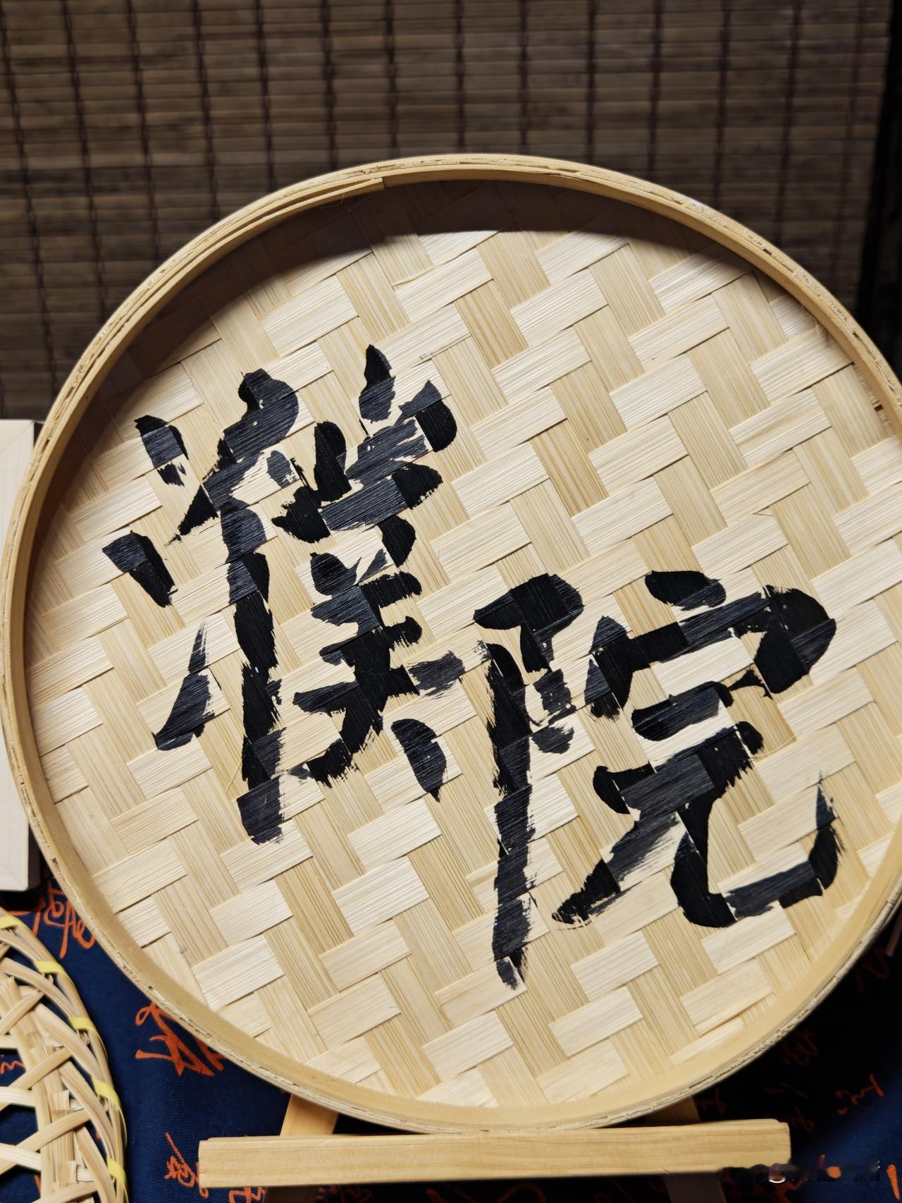 濮院时尚古镇-距离千年古镇还有998年。
如果你想去乌镇，还不如来濮院时尚古镇，