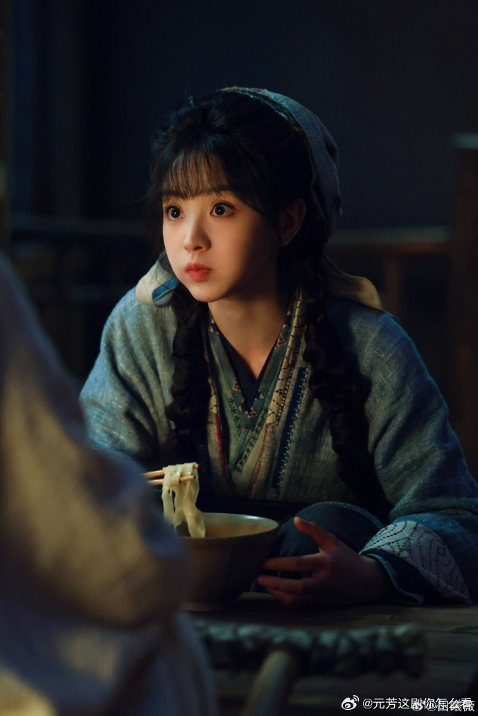 田曦薇午饭搭子是逐玉田曦薇樊长玉吃面条剧照 田曦薇晒樊长玉吃面条剧照，原来她的午