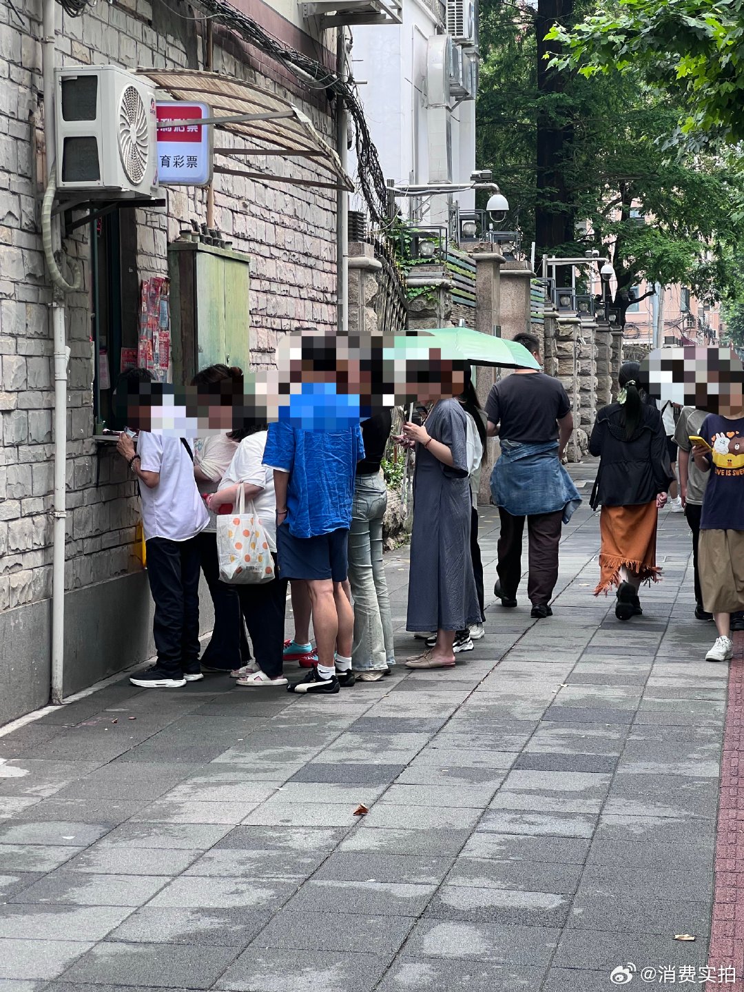 【拼多多附近彩票点3中百万大奖拼多多附近彩票点回应3中百万大奖】据上海福彩消息，