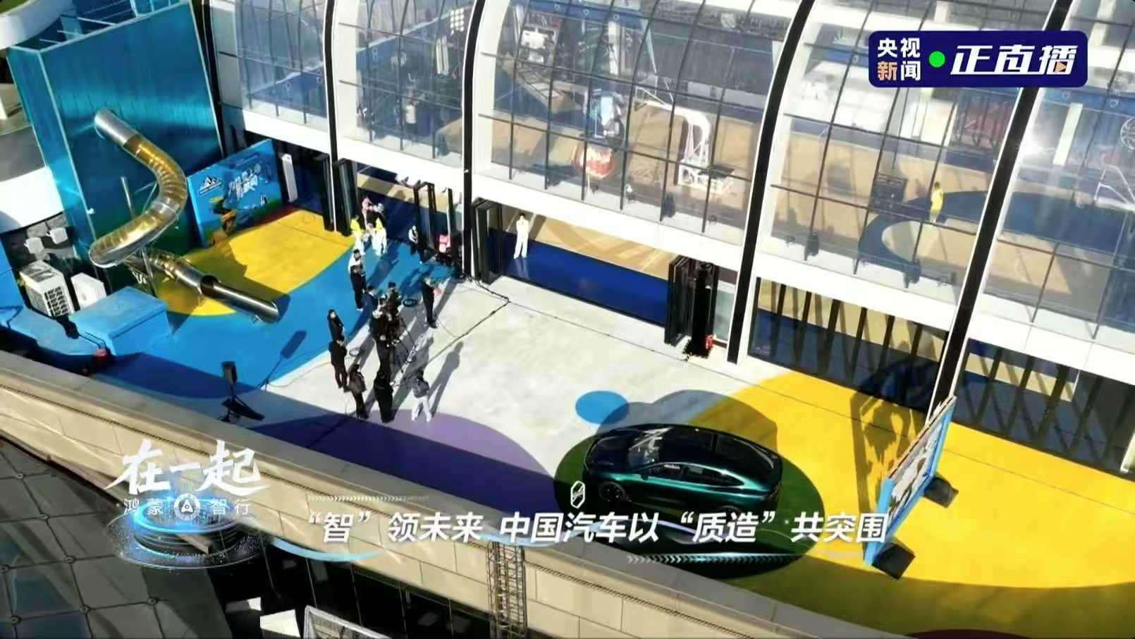 撒贝宁又在凡尔赛了余承东说很多第一次都在智界有点意思啊，原本以为只是一场品牌直播