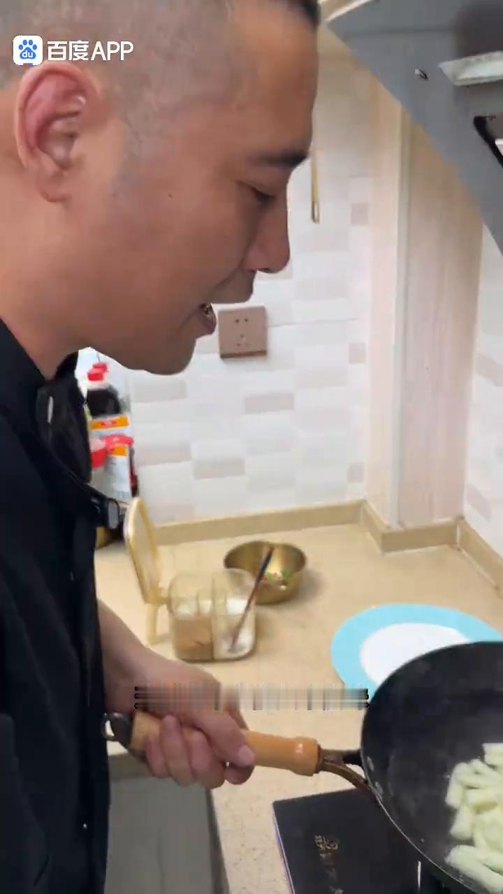 我还真没想到把土豆放到蒸屉里边蒸一蒸，做出来就是一道99%的人都没做过，更没吃过
