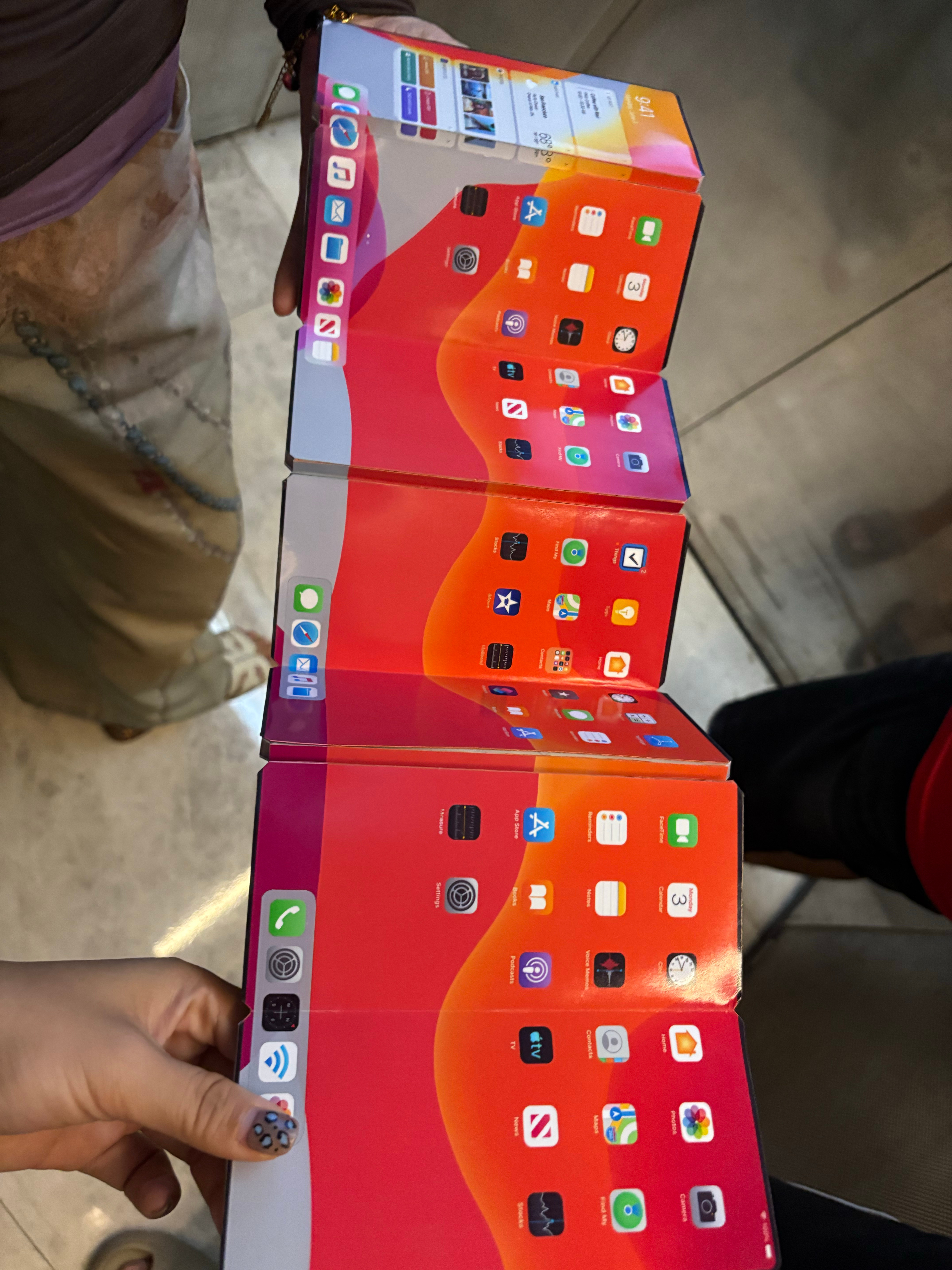 iPhone16背刺最大一代 还好我用的是iPhone8折叠[流鼻血] ​​​