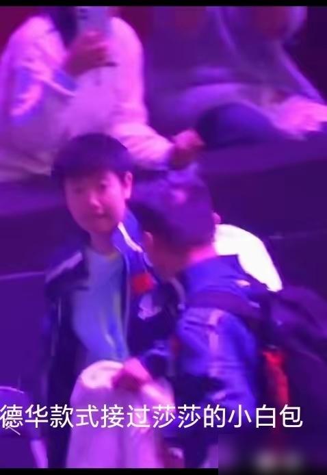 昨天WTT重庆冠军赛，孙颖莎栽了。
2-4输给队友蒯曼，止步八强。这是她202