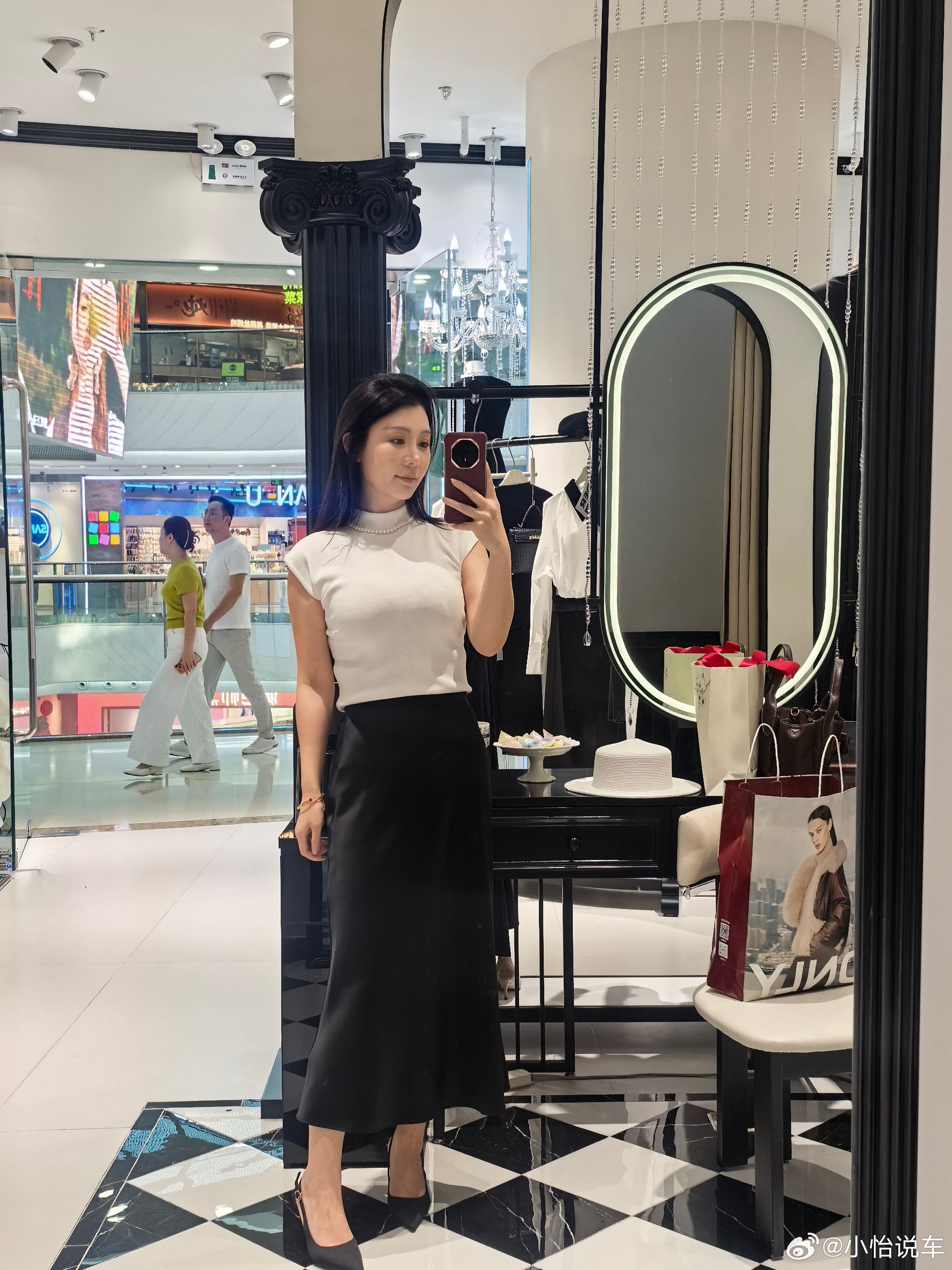 哇～利用工作间隙逛街实在是太爽啦！起因是今天拍摄的车有 6 款不同的车漆然后我要