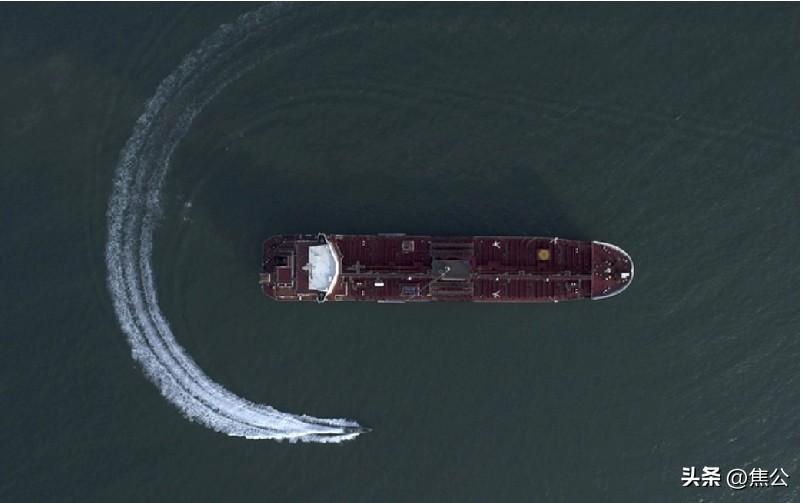 【突发重磅】塔斯社证实：伊朗全面封锁霍尔木兹海峡 10艘油轮遭导弹击中 全球能源