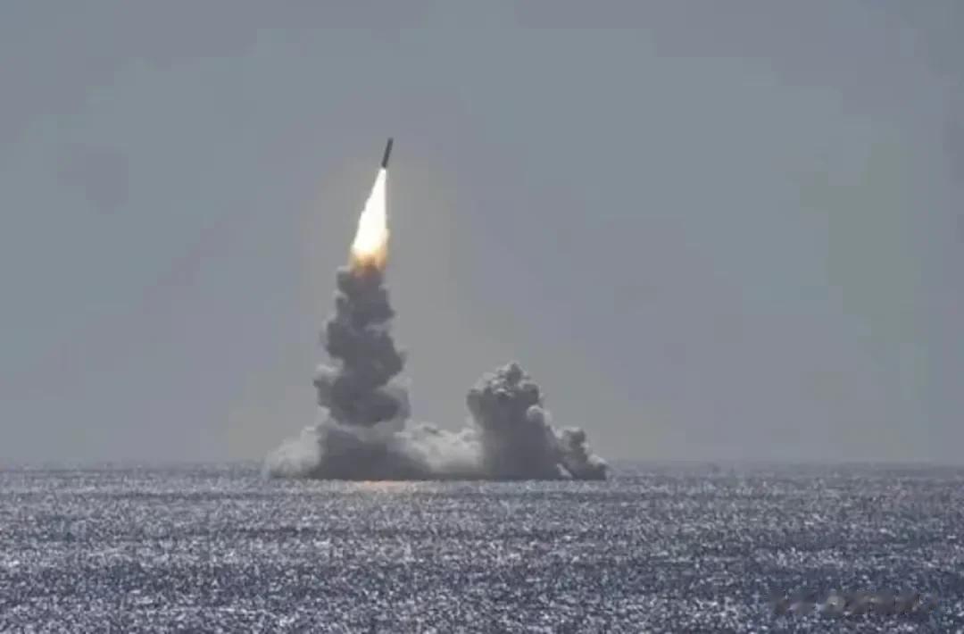 萨尔马特、北风之神、波塞冬核鱼雷，是俄罗斯真正的国家尊严。无论美北约如何挤压、遏