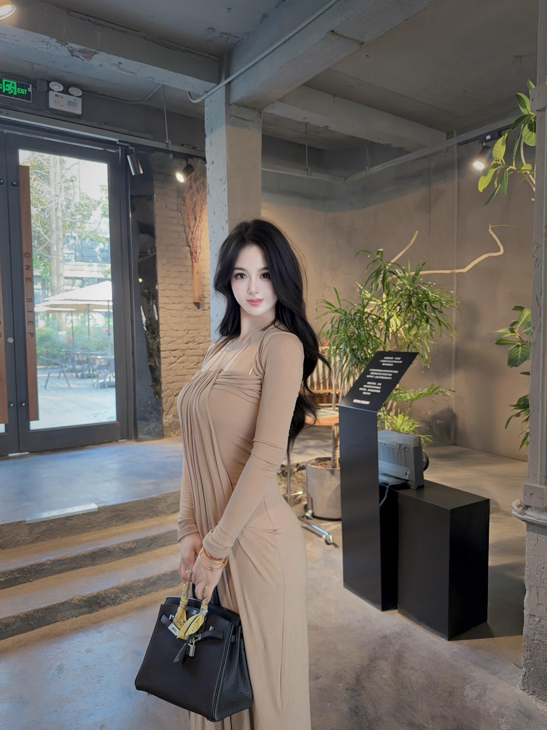 我做不了玫瑰 也当不了月季 我想我应该是田园里的洋桔梗 自信且真诚 我...