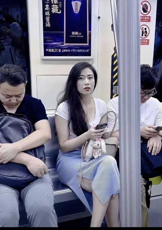 “有些人的美是静态的画，她是流动的欲。”