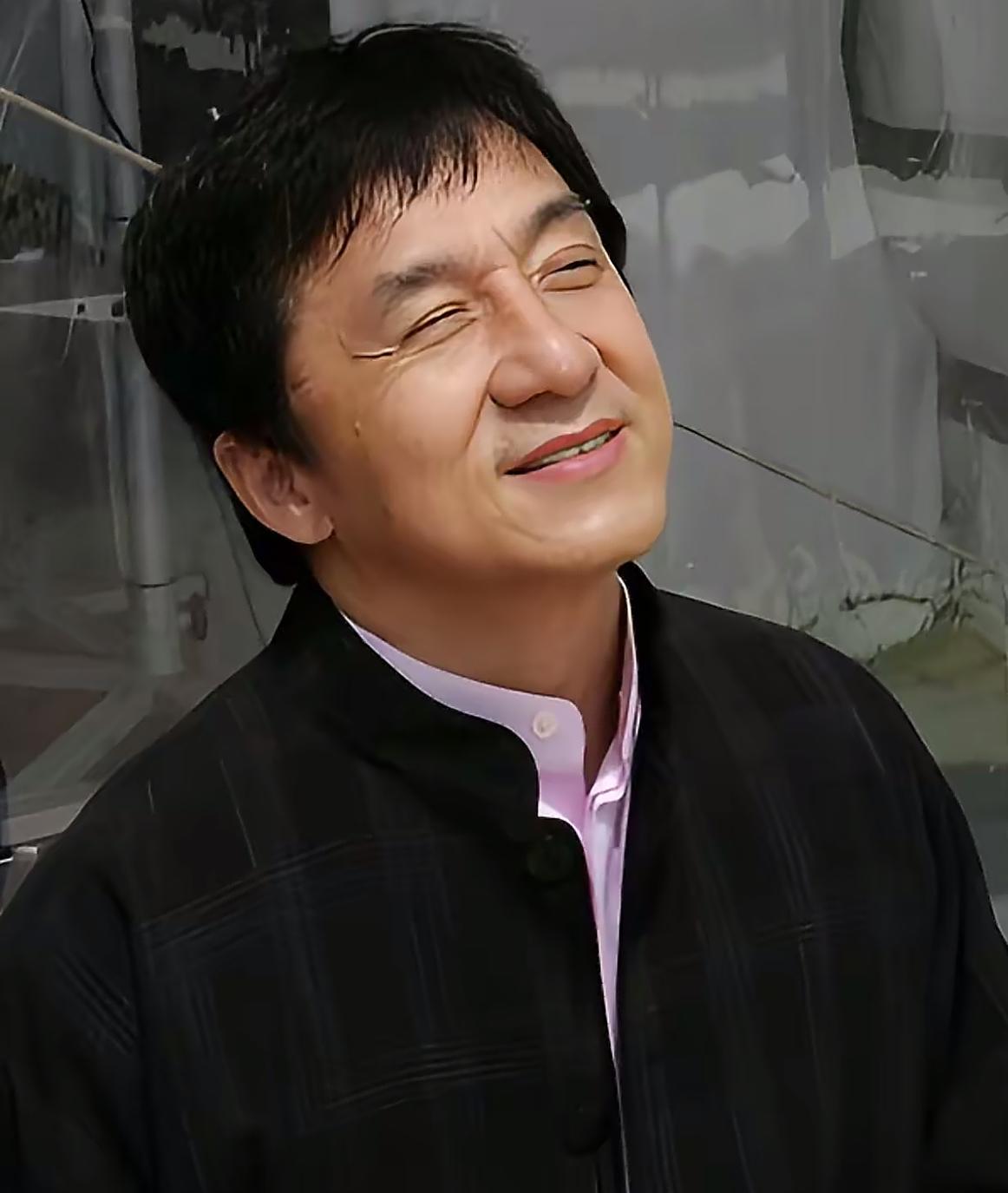 30年前成龙说的话，到现在还适用
成龙：你见过老公回家，整个家都空了吗？连沙发都