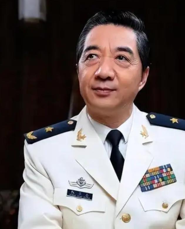 谢谢你张召忠！你真是伟大的预言家！2015年你就说过：“美国啥也不干，让东方大国