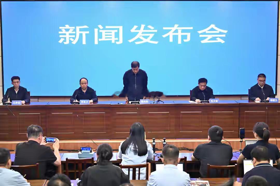 82死2失联！一鞠躬重千钧：长治市长深夜鞠躬致歉，字字扎心5月23日晚，山西长治