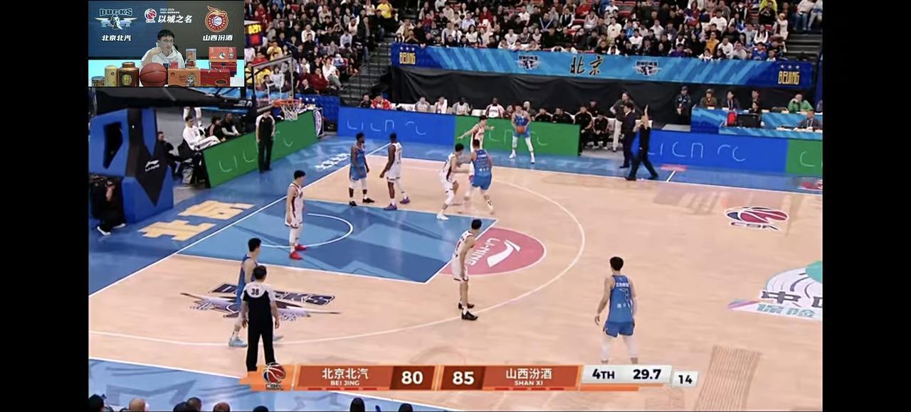 北京84：89负于山西，通过这场比赛，再次看到：
1、北京队打不了这种比分焦灼比