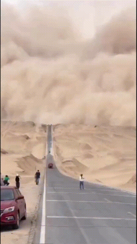 来直面下沙尘暴的压迫感！