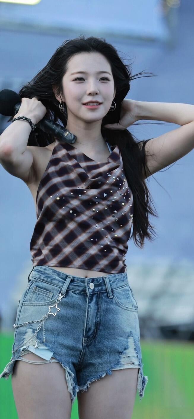 240727 白知宪 Jiheon Fromis_9 