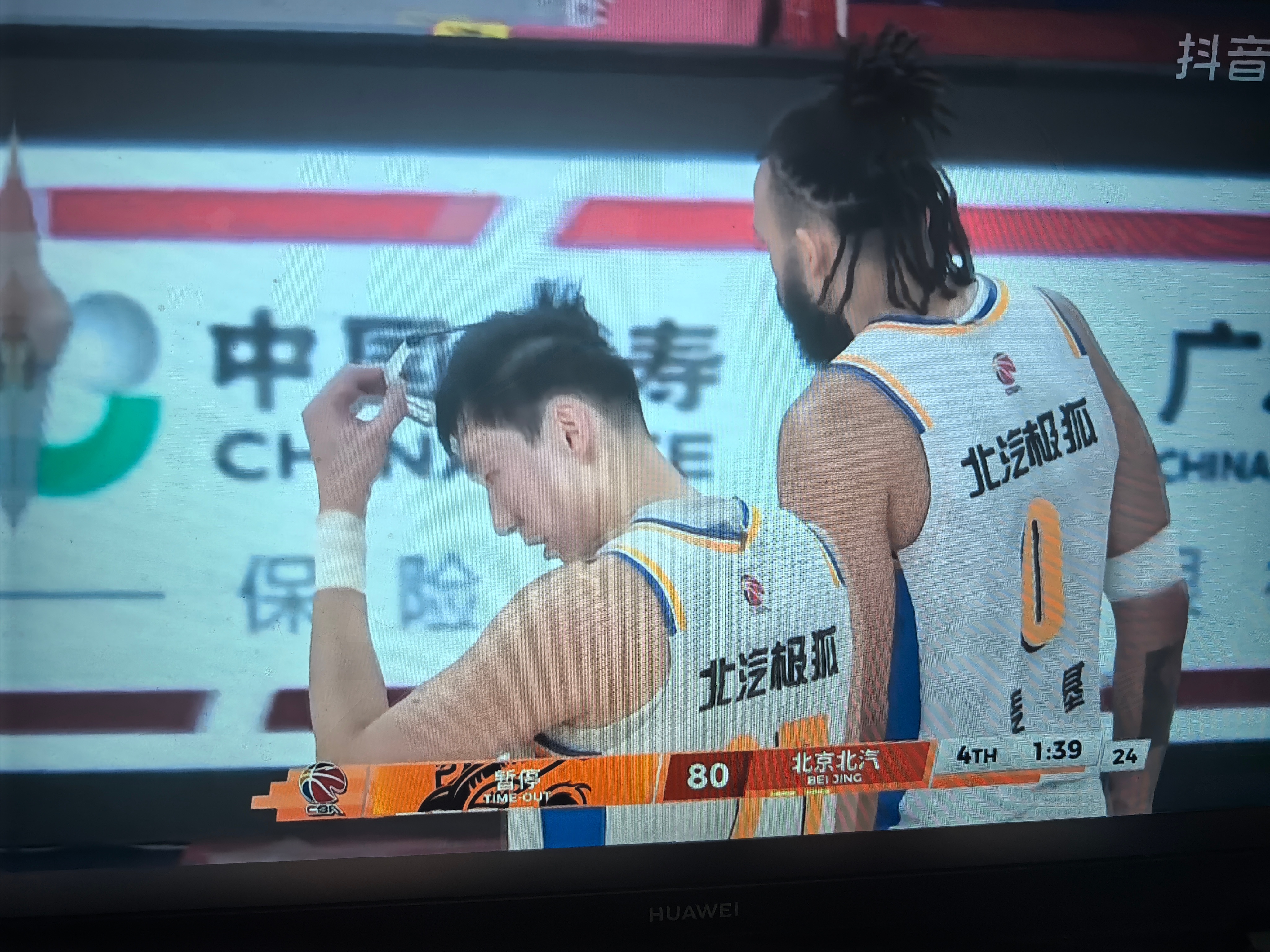 没想到x因素小威意外受伤了，两队的实力差距远比终场分差大得多，主要是第四节单外援