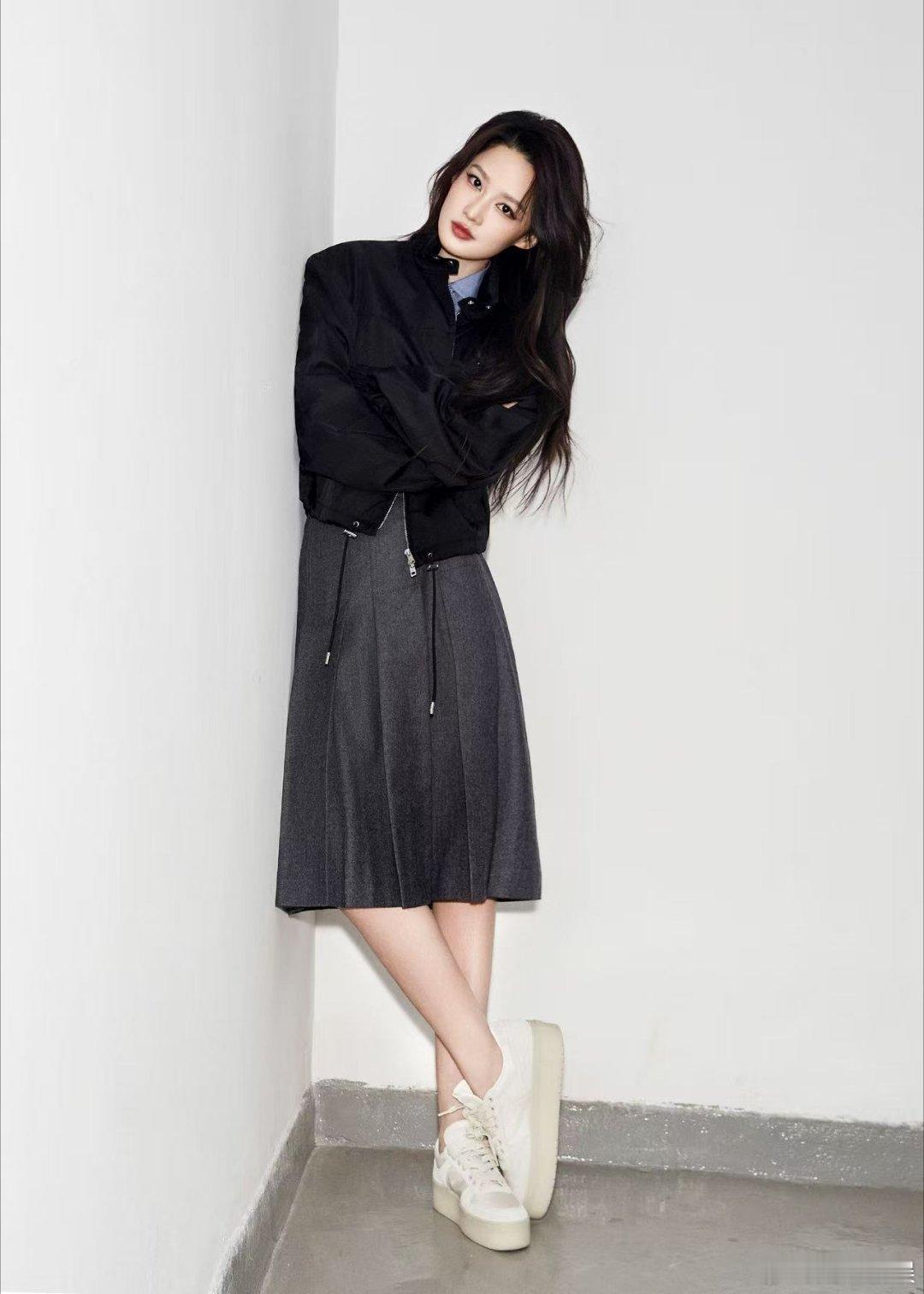 李沁普拉达大片李沁干练look李沁普拉达大片，干练look， 