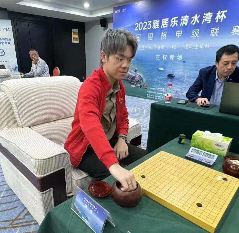 围甲赛场榜首之争
柯申大战颇受期待




第25届雅居乐清水湾杯中国围棋甲级联