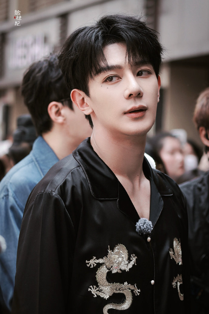 夏之光《#盲盒旅行局# 》录制路透今天是睡衣造型诶！ 这个领口很友好[哈哈] ​