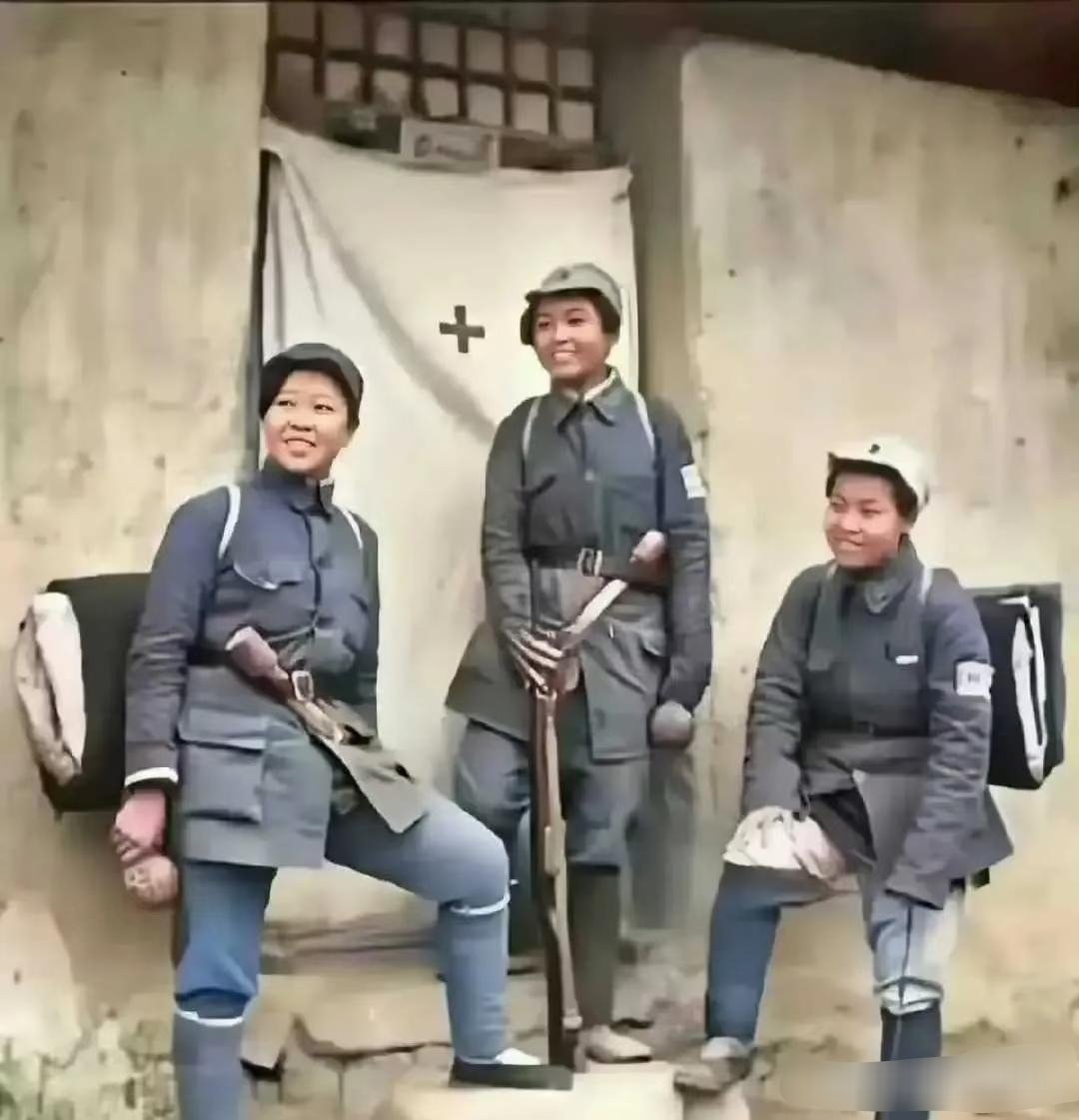 左边是真实照片，右边是影视作品 唉 ​ ​​​