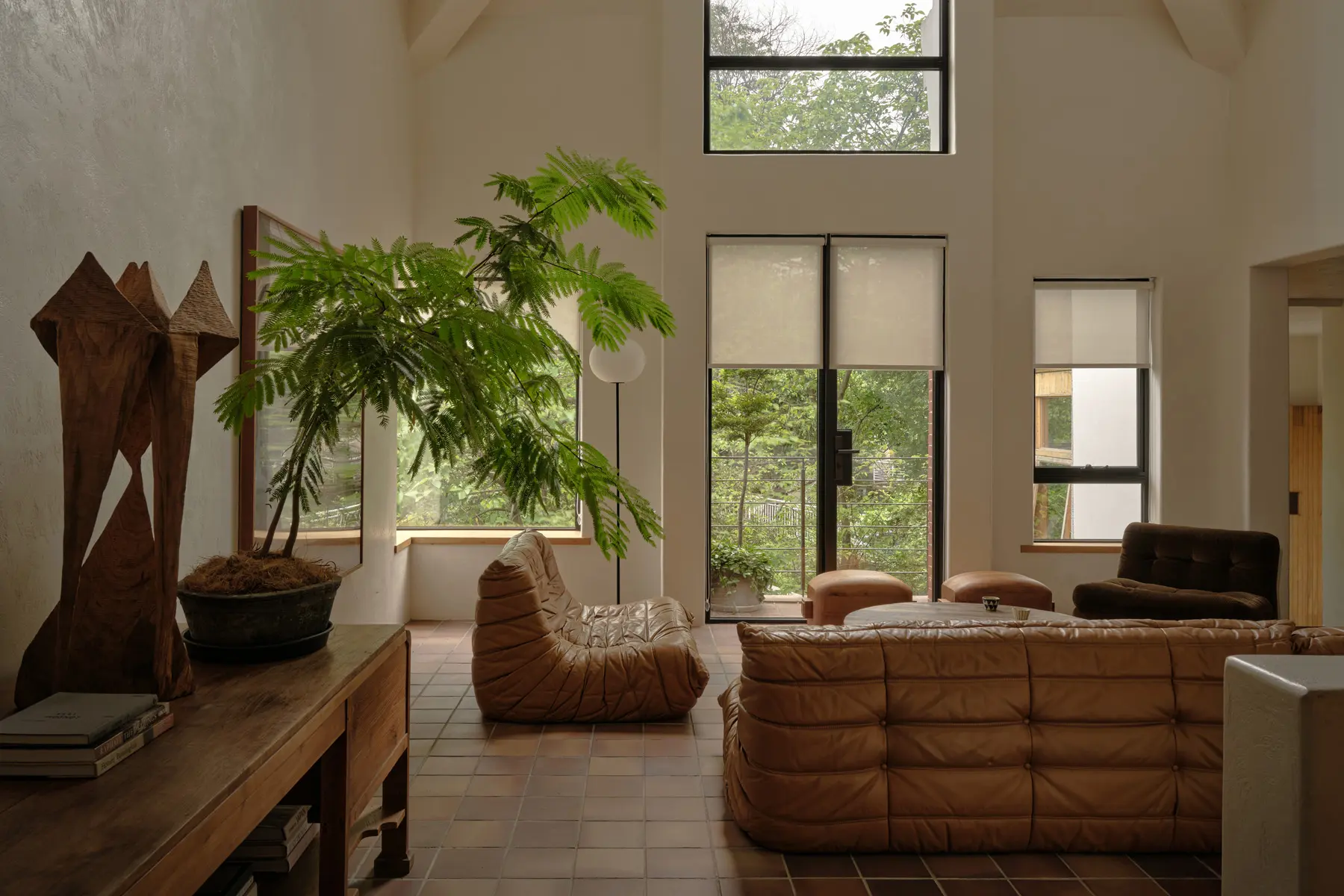 2009年，谢柯把事务所的工作室安在重庆一座千禧年之初落成的别墅区里...