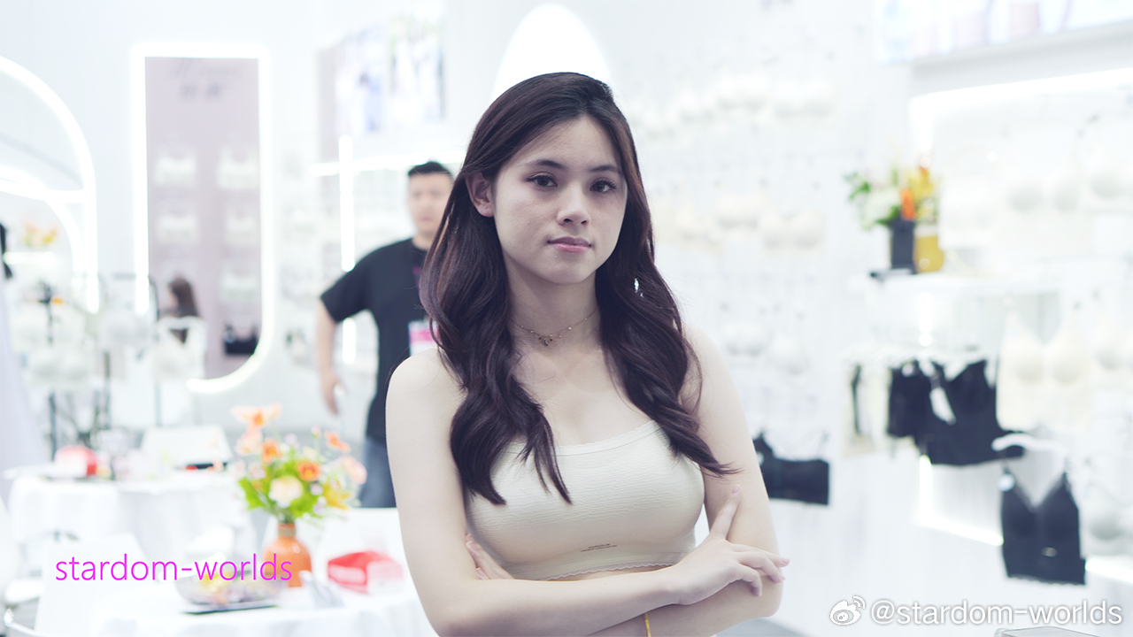 SIUF 2025深圳内衣展D2 安芝莎 清纯模特内衣秀 