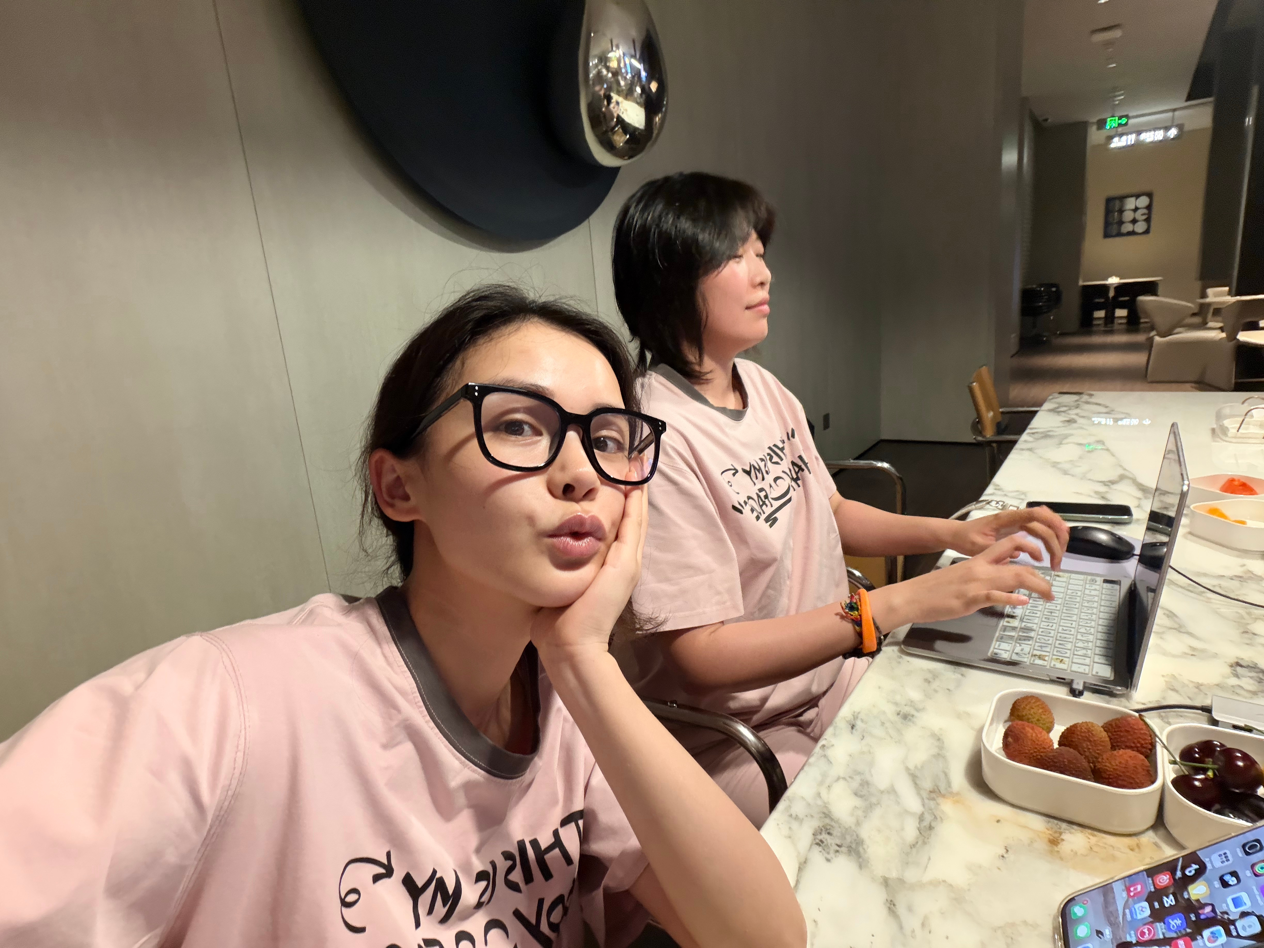 今天升级了一下俺俩的办公场所