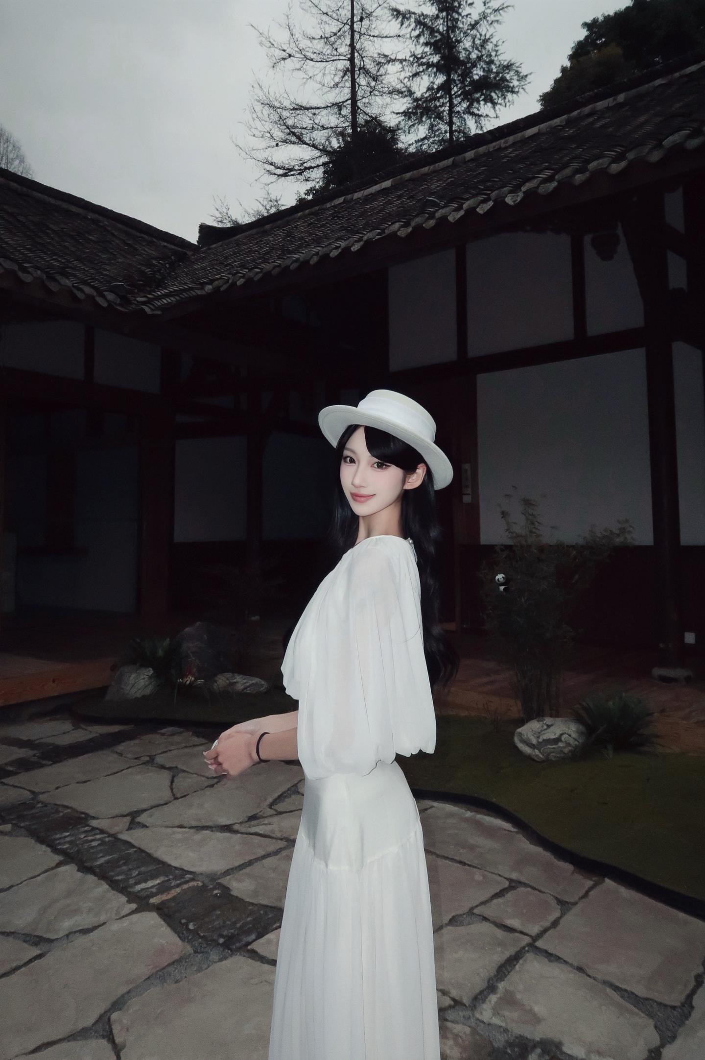 我与太多人的缘分朝生暮死犹如露水 唯与你如同一条生生不息的河流