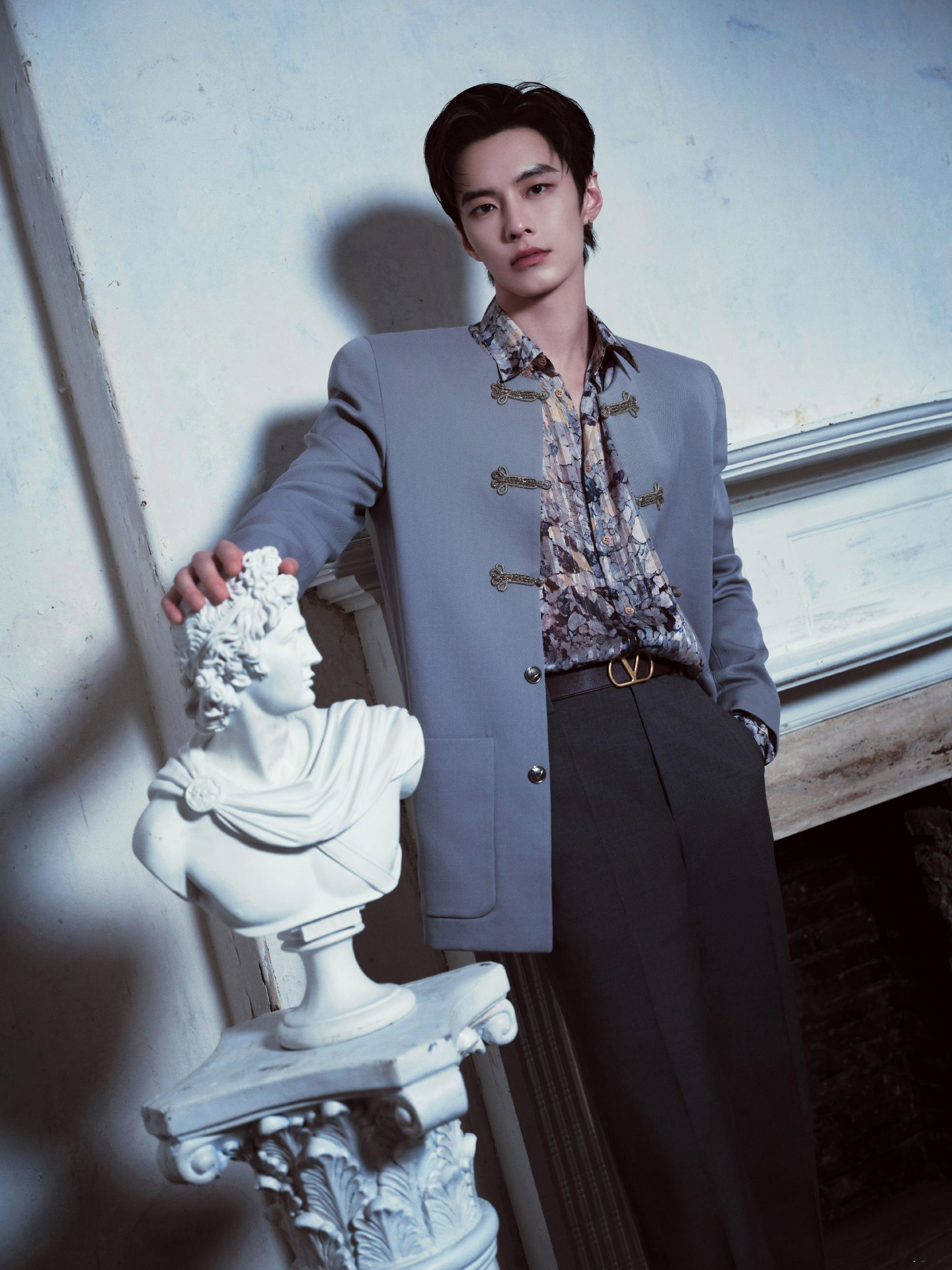 何与✖️Valentino 📷 