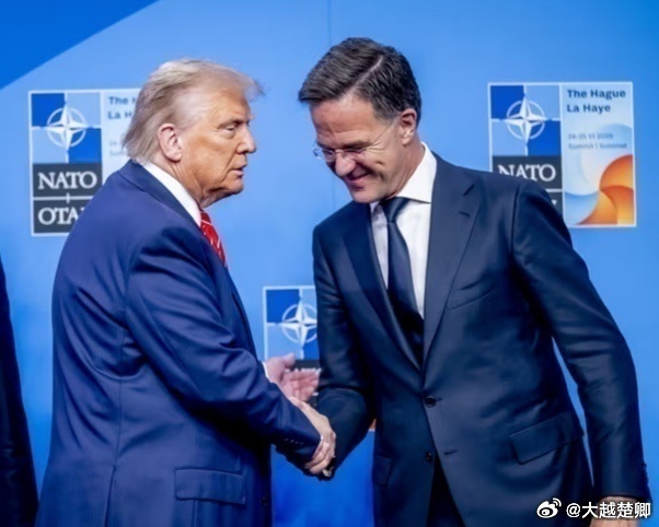 谈及美伊战争，吕特说，特朗普是自由世界的最高统帅，他高度赞赏、非常认可对伊朗动武