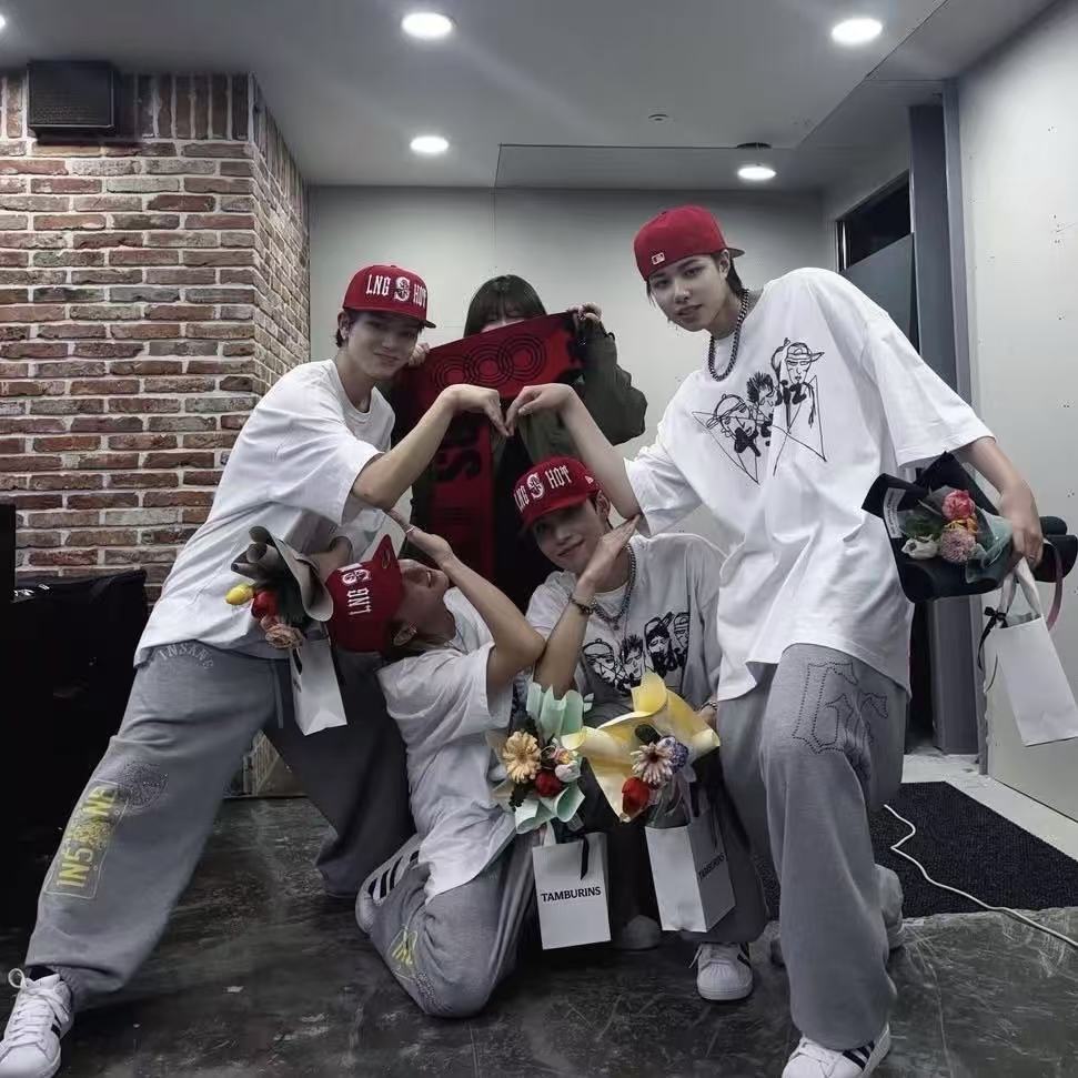 朱志鑫穿了lngshot周边朱志鑫穿了lngshot周边短袖朱志鑫穿了lngsh