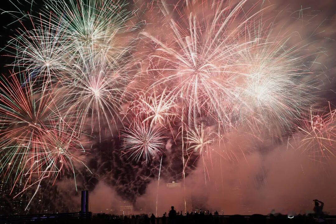 【广州白鹅潭烟花汇演又来了！】广州市人民政府新闻办公室召开的“广货行天下 年味最