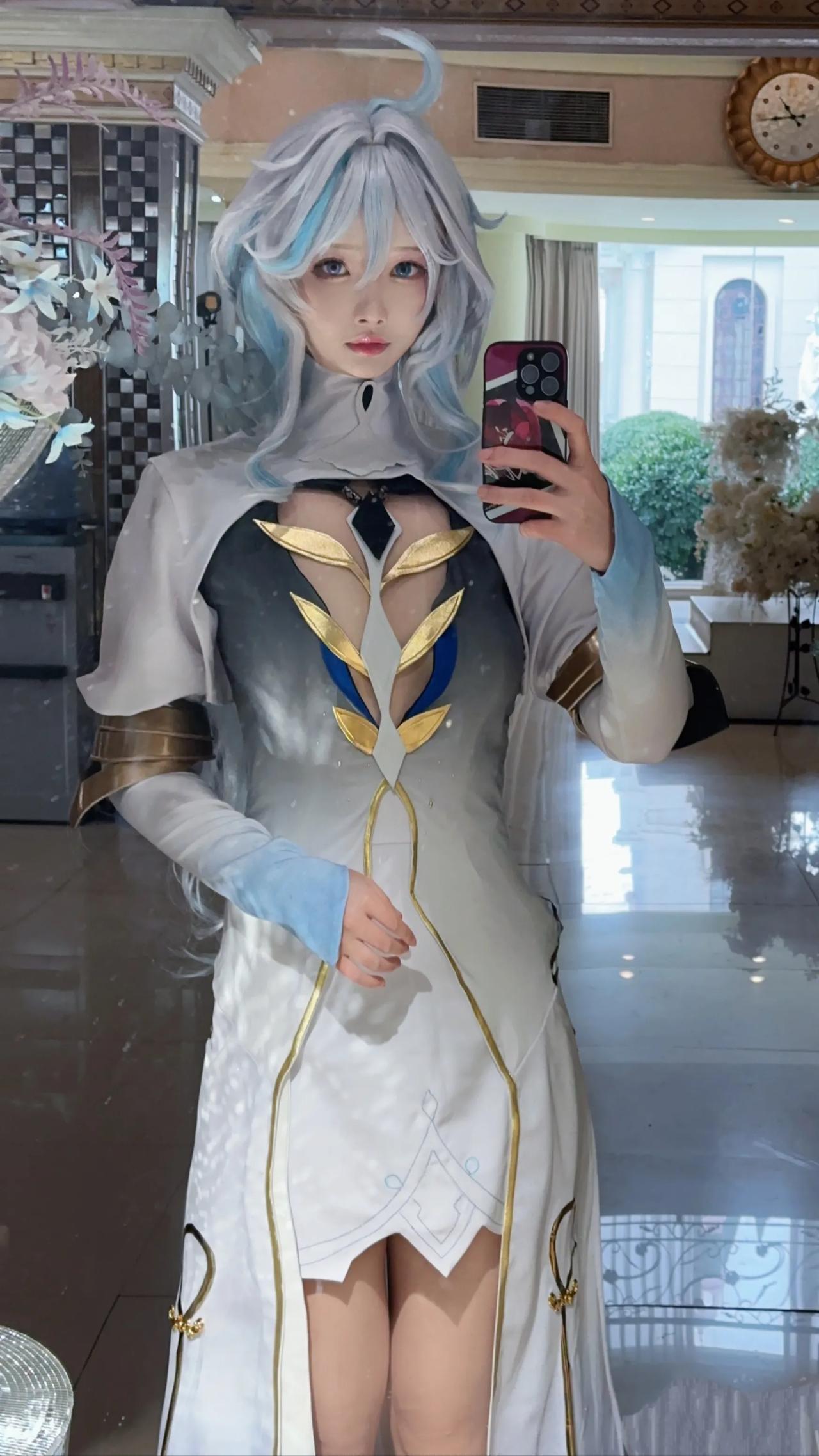 《原神》芙卡洛斯不出，谁与胡桃争锋？
COSER:雪饼饼饼lux#原神# #游戏