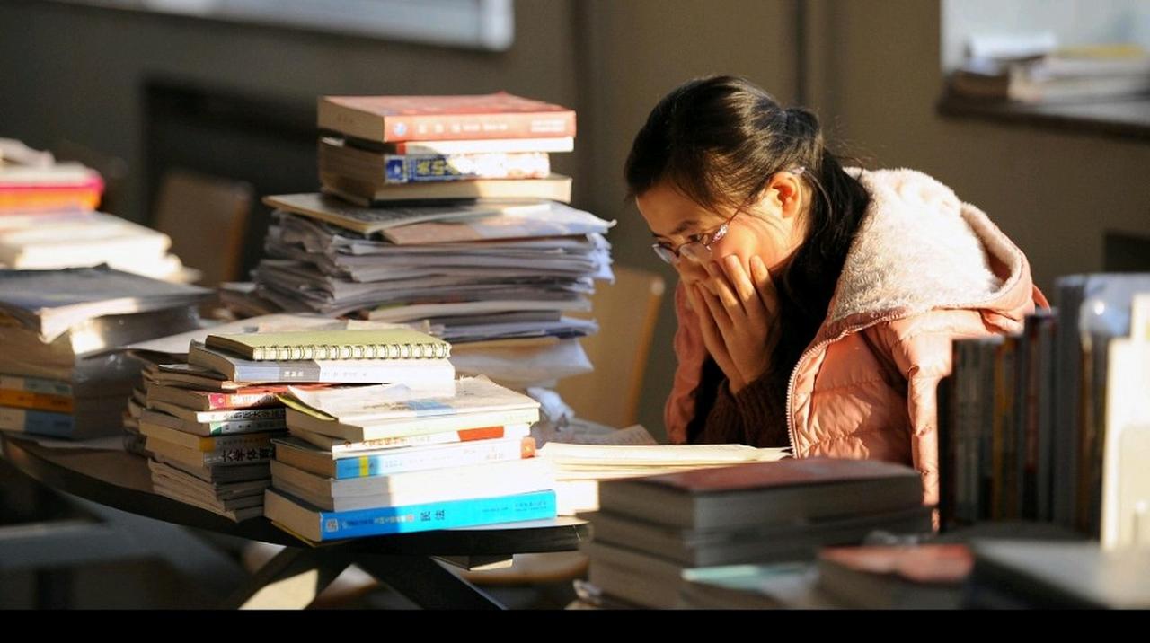 学费涨20%-35%不是孤立的教育政策，是往后五年家庭消费和教育逻辑的转折点。