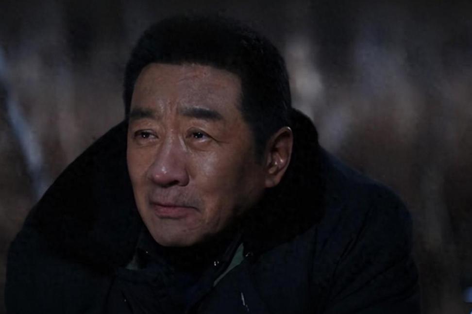主持人问丁勇岱:“白宝山一角让你大火，名利双收，你高不高兴？”丁勇岱却摇摇头:“