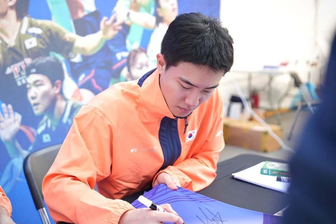 姜珉赫/奇东柱签售会📷cr：韩羽协 ​​​