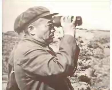 1916年湘军怪事：14岁顽童小兵遇上冷面硬汉，此后半生绑定中国革命
 
191