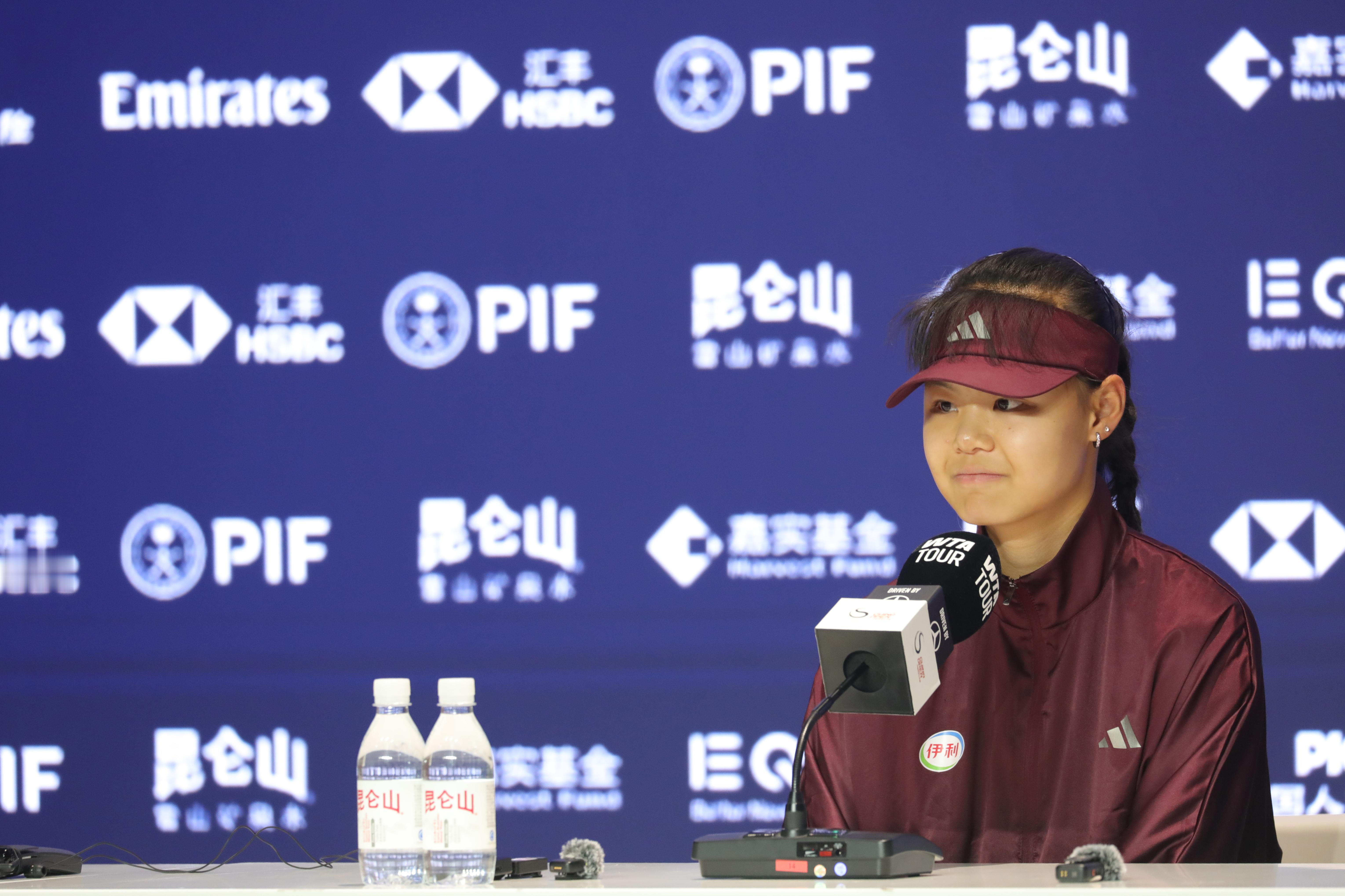 孙心然少年锋芒，势不可挡！中网女单第二轮，16岁的她直落两盘2-0取胜，挑落赛会