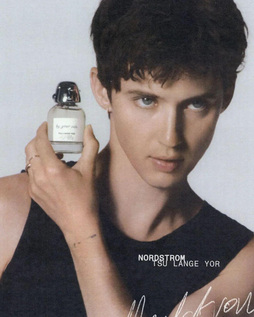 澳大利亚男歌手“戳爷” Troye Sivan 自己创立的香水品牌 TSU LA