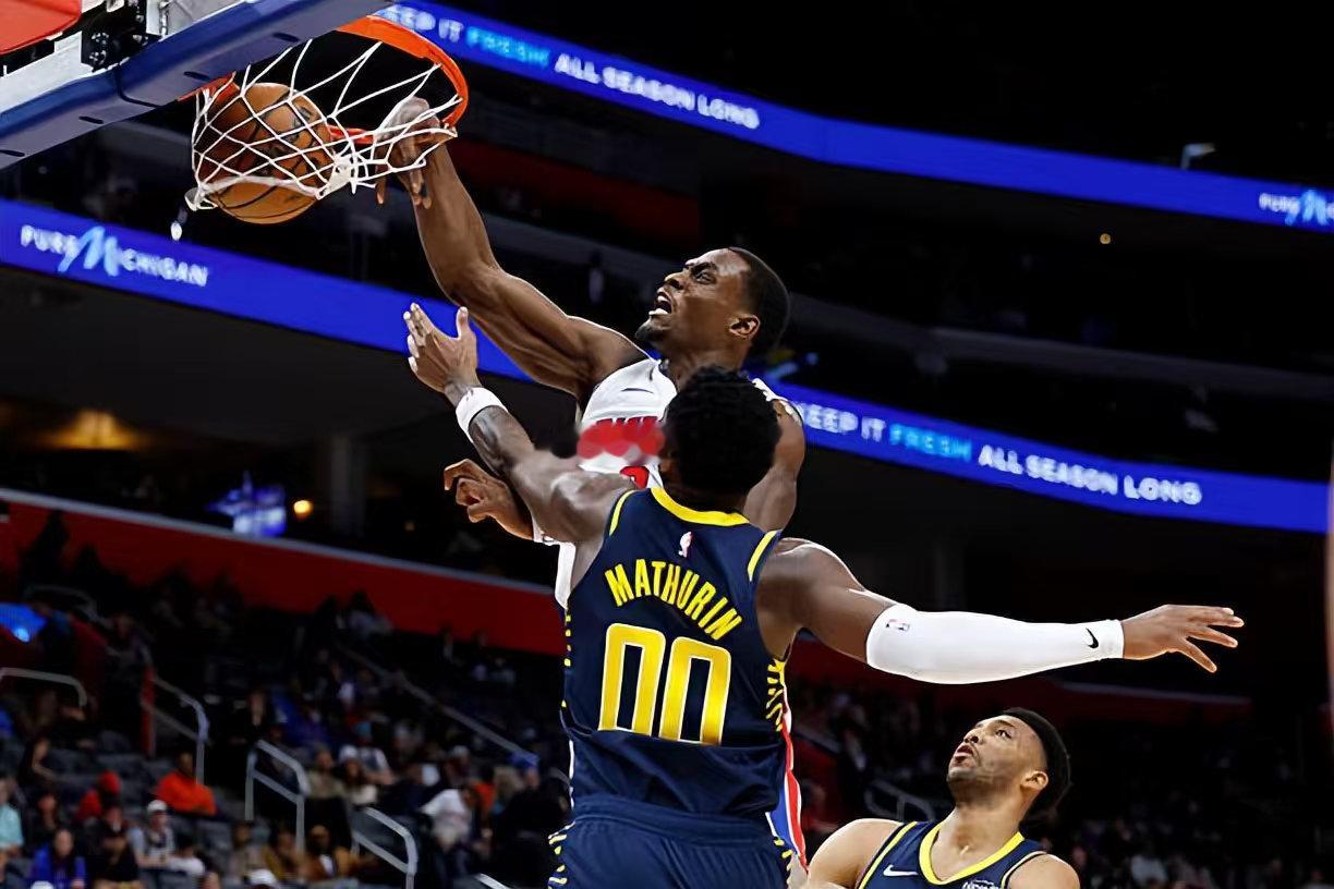 杰伦-杜伦本赛季的进步幅度相当惊人，他到目前为止的场均数据为20.3分12.3篮