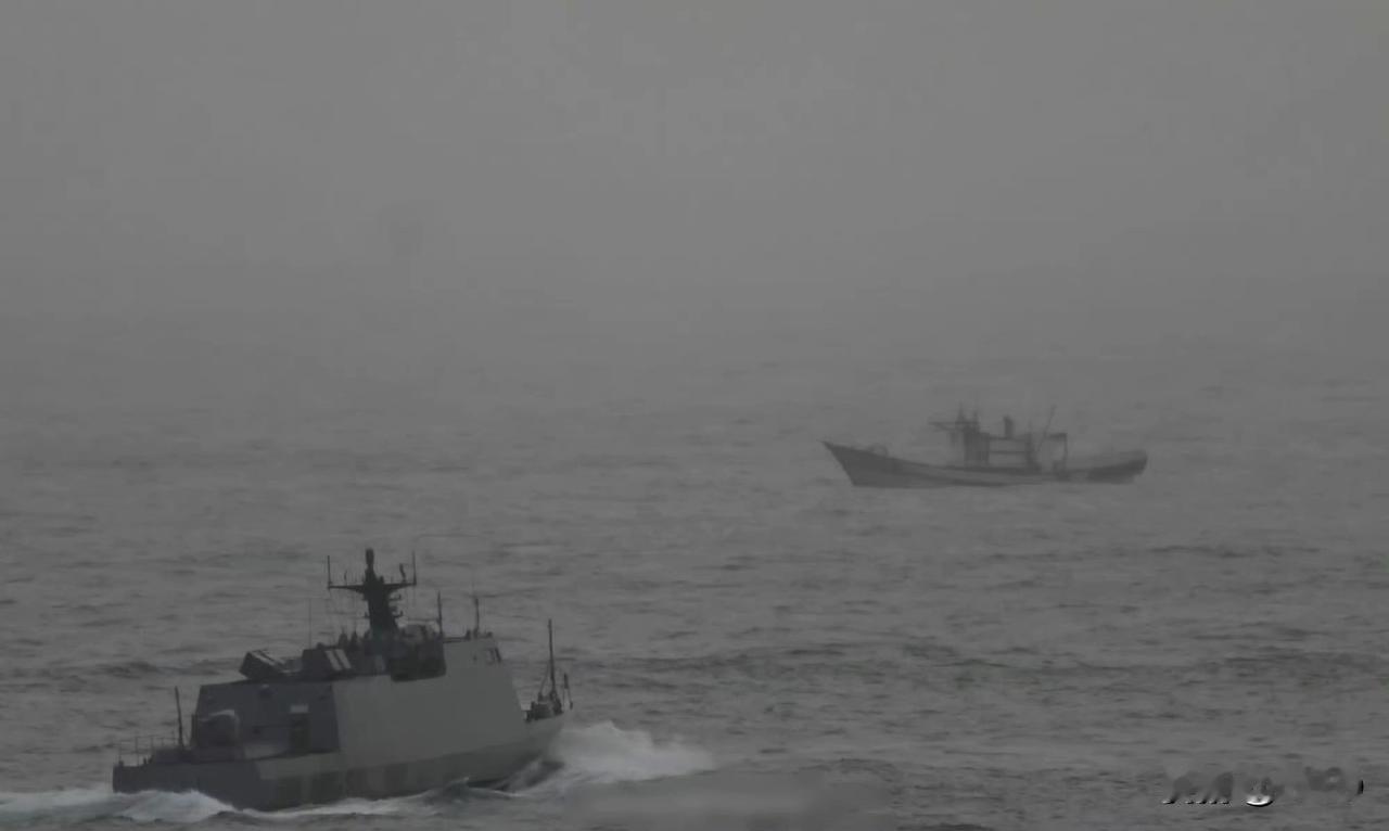 台湾省网民还在逐一报告台伪军小艇匆忙出港。