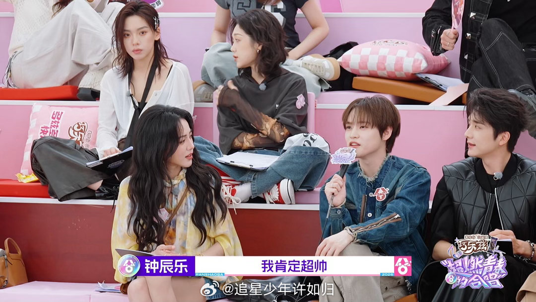 钟辰乐以为帅气湿身实则落汤鸡 钟辰乐回忆暴雨舞台的样子真的太真实了！起初还在想“