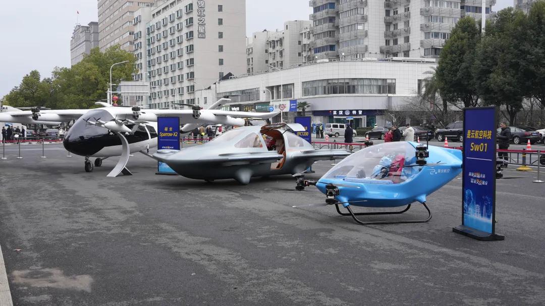 马斯克押注低空经济
2026年2月，科技界迎来重磅动向，埃隆・马斯克旗下 Spa