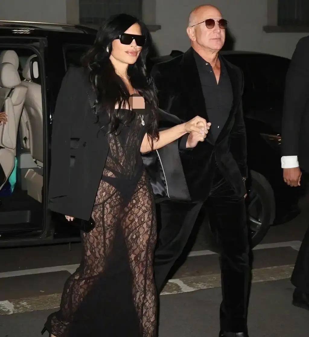 精英挑老婆，先看财报
 
以前选太太，温柔贤惠就行。现在上市老板们把择偶当并购：