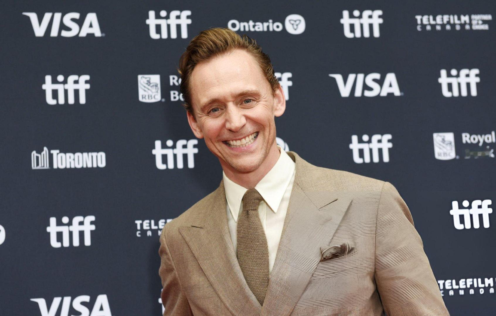 #多伦多电影节# 抖森Tom Hiddleston出席《查克的一生》首映红毯&映