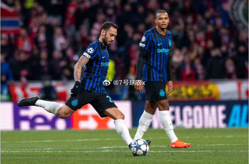 据记者Pasquale Guarro报道，因小腿伤势，恰尔汗奥卢预计将错过欧冠对