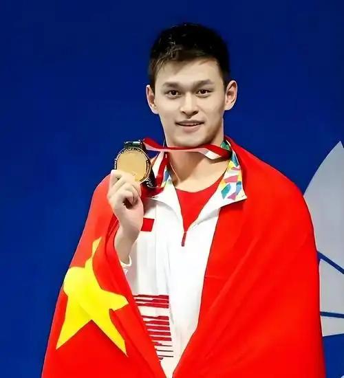 34岁孙杨带伤战00后！3分52秒90惊险晋级 鞠躬致谢看哭全场

11月10日